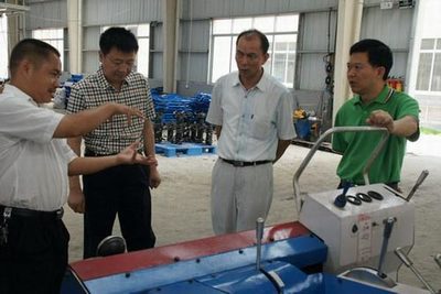 广西农机局副局长到广西汽牛农业机械化股份调研