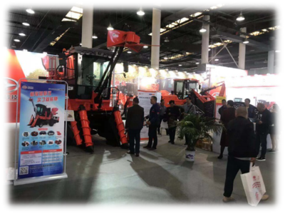 我公司最新研发的4GQ-180型亮相2019中国-东盟农业机械展·中国甘蔗机械化博览会